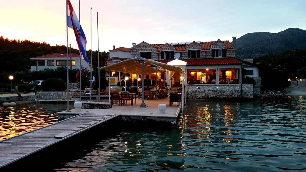 Sweet Village Hotel By The Sea スラノ エクステリア 写真